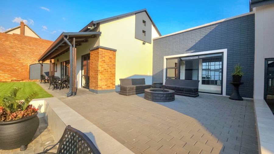 4 Bedroom Property for Sale in Landsmeer Residential Estate North West